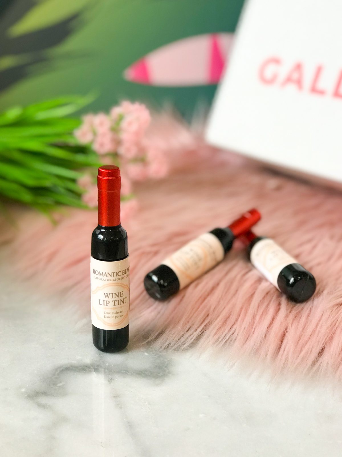 lipstick o labial líquido en forma de botella de vino - ecuador - ropa gallardo - labial rojo