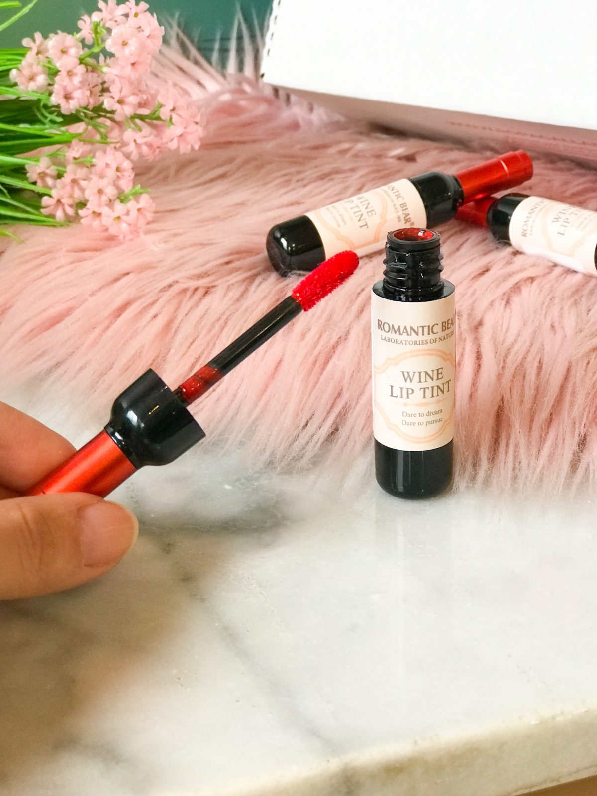 lipstick o labial líquido en forma de botella de vino - ecuador - ropa gallardo - labial rojo