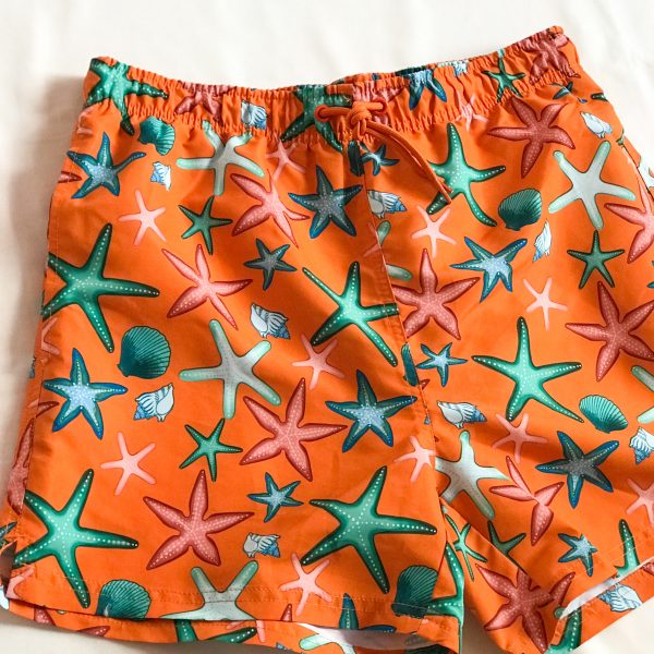boardshort naranja con estampado de estrellas de mar - ecuador - ropa gallardo - pantaloneta hombre - envios nacionales