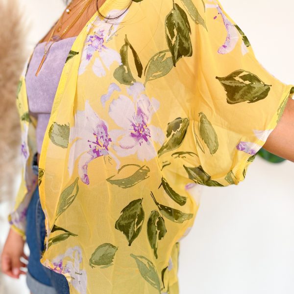 kimono amarillo floreado corto - ecuador - ropa gallardo