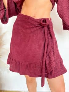 falda tejida con vuelos color vino-ropa gallardo-ecuador