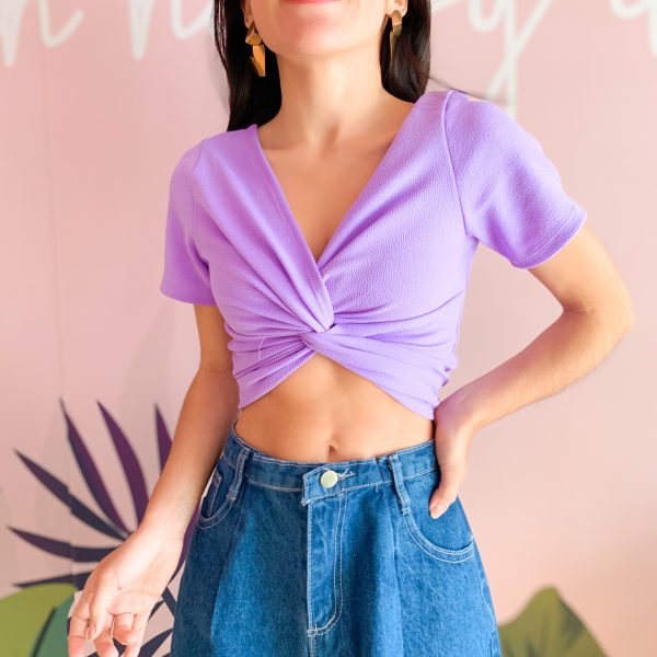 blusa corta color lila con un nudo en el medio - ecuador - ropa gallardo