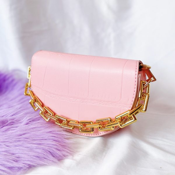 cartera rosada con cadena dorada - ecuador - ropa gallardo - envíos nacionales