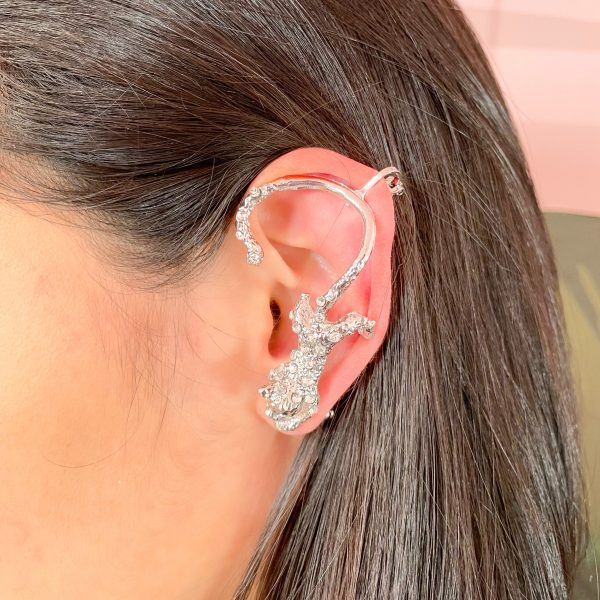 ear cuff plateado con piedras pequeñas brillantes - ecuador - ropa gallardo - accesorios