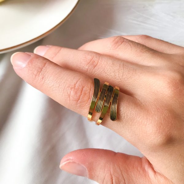 anillo dorado en forma de espiral - ecuador - ropa gallardo - accesorios