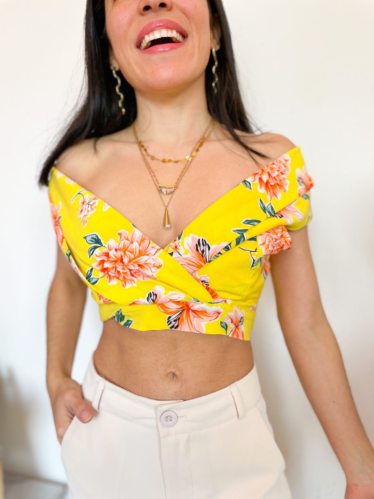 blusa amarilla floreada corta - ecuador - ropa gallardo