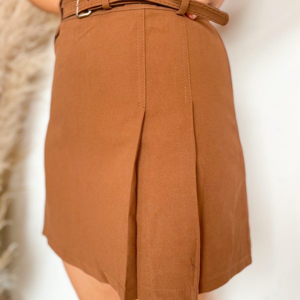 falda corta café tela gamuza con pliegues - ecuador - ropa gallardo