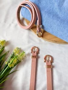 cinturón rosa blanco hebilla dorada - ecuador - ropa gallardo