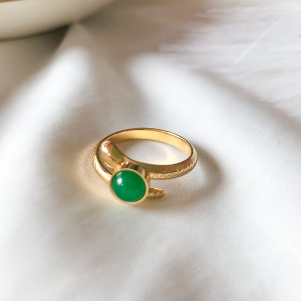 anillo con centro de color verde, accesorios, ropa gallardo, ecuador