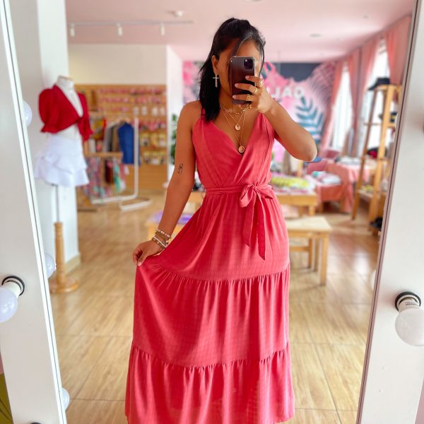 maxi vestido llano de color rosa con capas y cinturon, ropa gallardo, ecuador