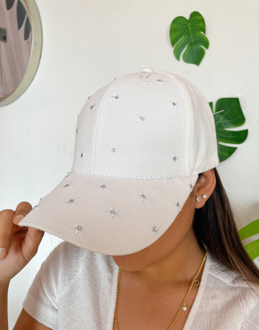 gorra de color blanco con brillante, accesorio, ropa gallardo, ecuador