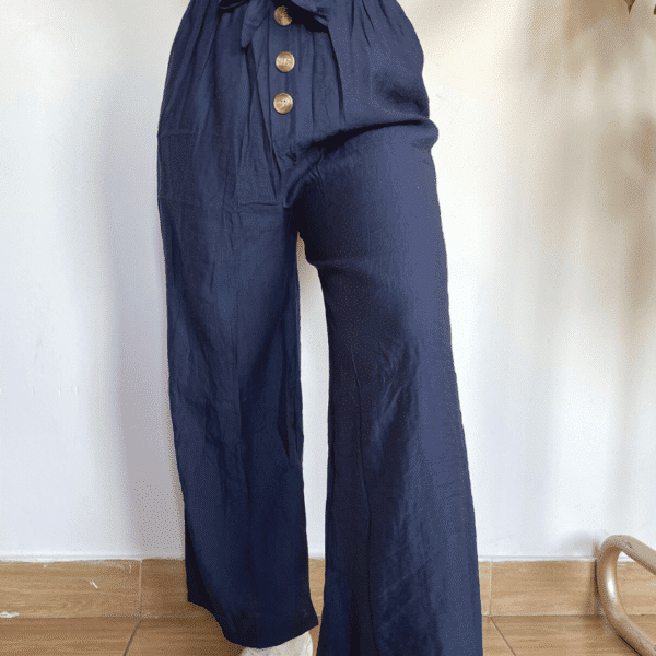 pantalon de tela con botones de madera, ropa gallardo, ecuador