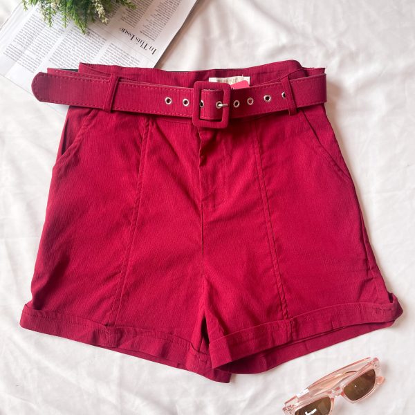 Short martina Rojo, con cinturon en la parte de la cintura y bolsillos a los lados- ropa gallardo-ecuador