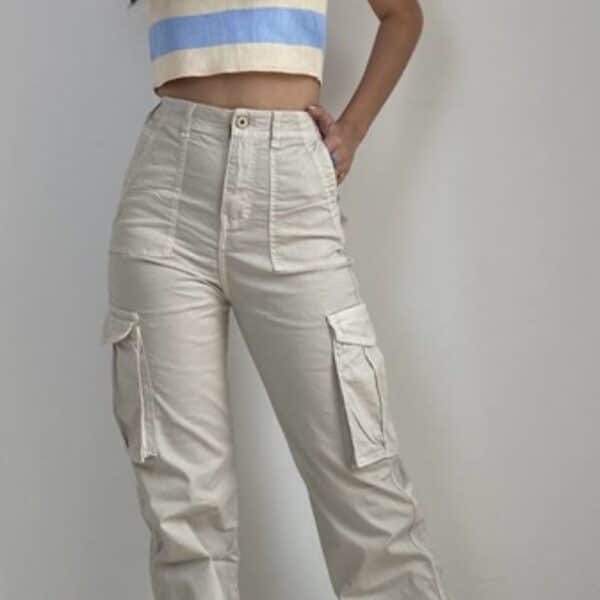 Cargo Pants Ajustable, con cinturon de ajuste en laparte de la cintura, lleva bolsillos de lado y en la parte de atras, perfecto para un outfit aesthetic-ropa gallardo-ecuador